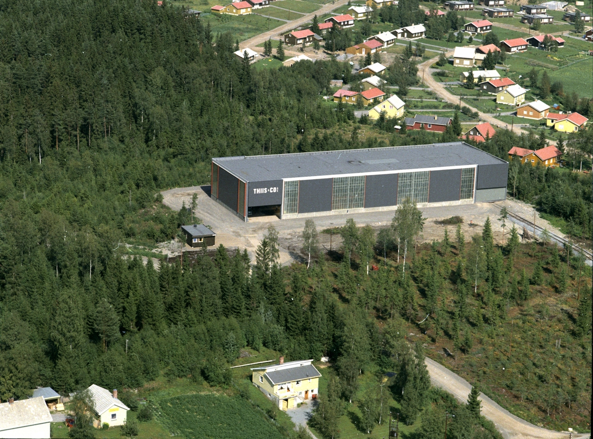 Widerøes Flyveselskap A/S, Flyfoto, Thiis & Co A/S, stållager, Brumunddal, Ringsaker.