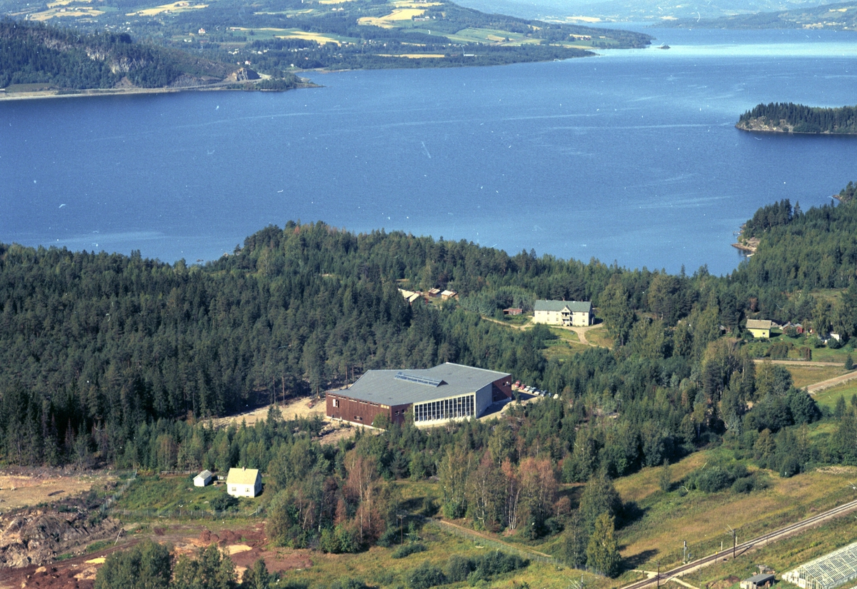 Widerøes Flyveselskap A/S, Flyfoto, Ring Mekaniske Verksted, Moelv, Ringsaker.