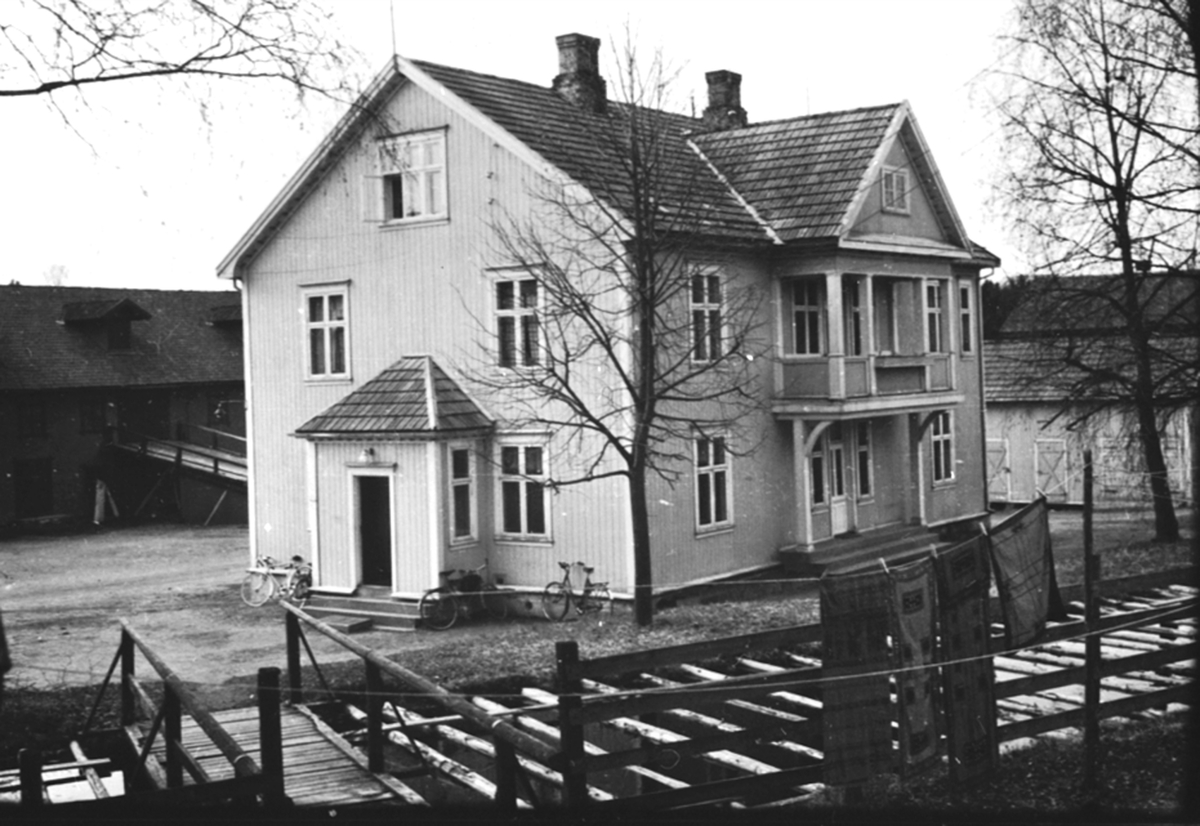 Anno Domkirkeodden, Eksteriør, kontorbygg, Strand brenneri, Moelv, Ringsaker.