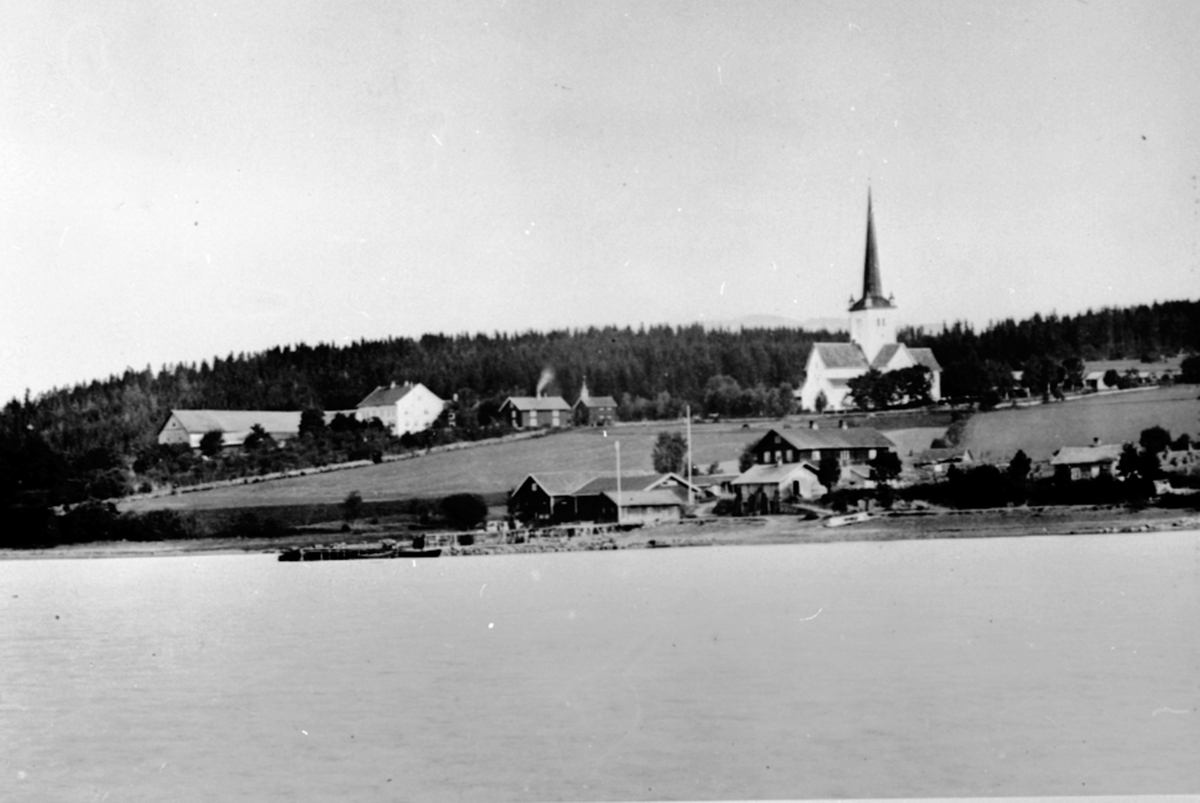 Anno Domkirkeodden, Området rundt Ringsaker kirke og prestegården. Ringstrand gamlehjem i forgrunnen. Brygge for Mjsøbåter.