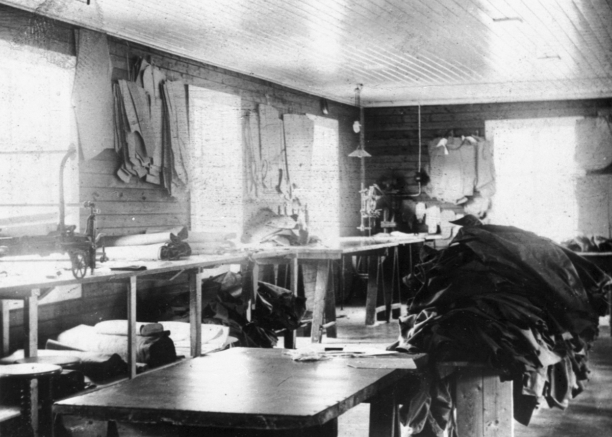 Anno Domkirkeodden, Interiør, Brumunddal konfeksjonsfabrikk, A/S Ajak fabrikker, tilskjæreriet.
