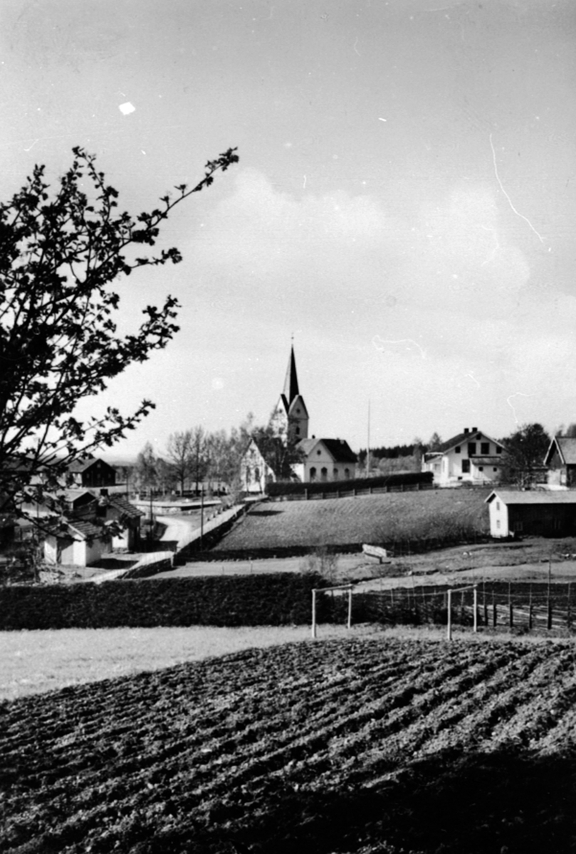 Anno Domkirkeodden, Utsikt mot Veldre kirke, Byflaten, Ringsaker.