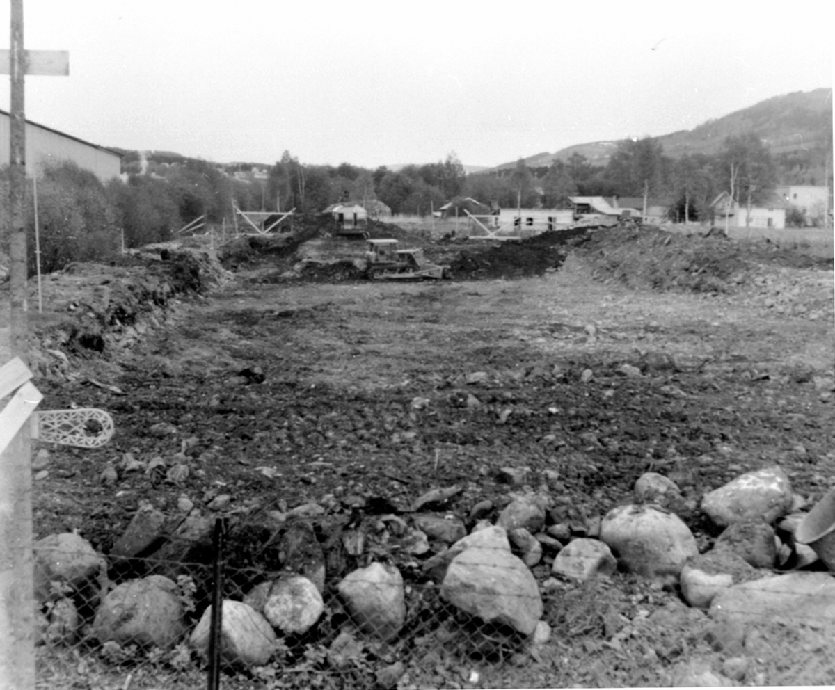 Anno Domkirkeodden, Utgraving av tomt til parkettfabrikken. Berger LAngmoen A/S, Brumunddal. Furnessida av Brumunda.