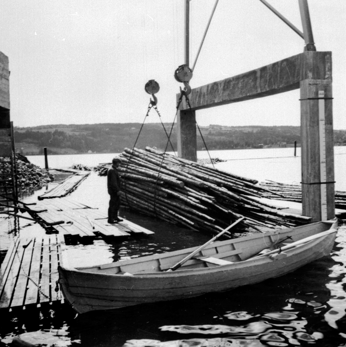Anno Domkirkeodden, Tømmer settes på Mjøsa, robåt, vinsj, Berger Langmoen A/S, Strandsaga, Brumunddal.