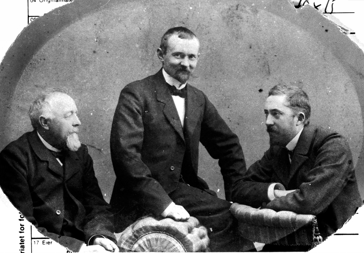 Anno Domkirkeodden, Tore Røhr, Johs. Windju, Mikkel Sveinhaug, fotografert i forbindelse med stiftelsen av Frisinnede Venstre.
