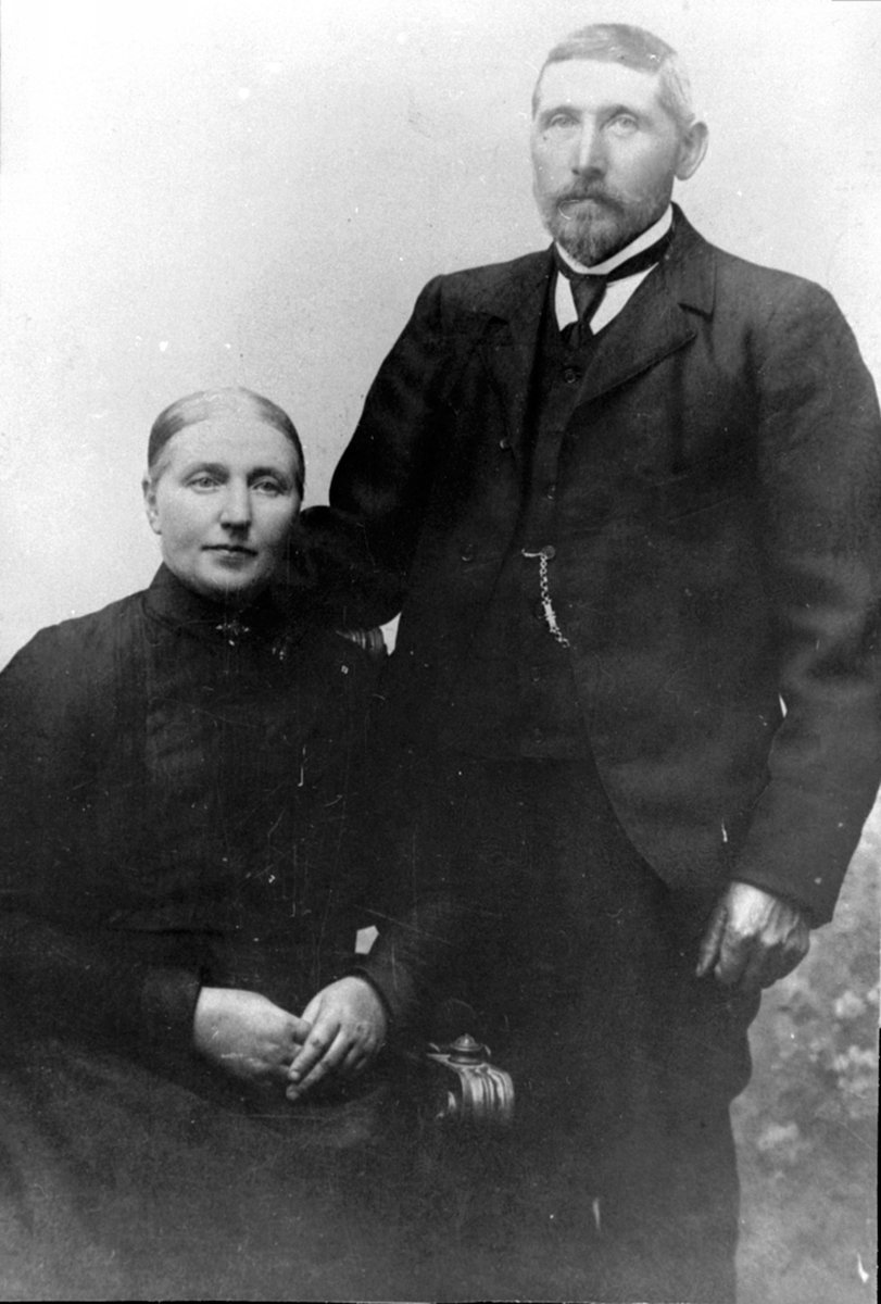 Anno Domkirkeodden, Marte Welten (1858) født Øveraasen, Lars Larsen Welten (1854), Storvelta, Næroset, Ringsaker.