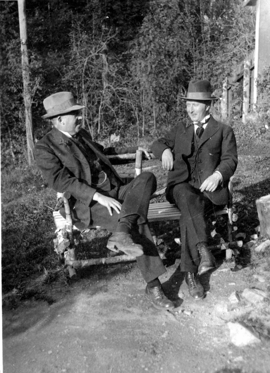 Anno Domkirkeodden, Dyrlege Aksel Bjørnstad og Mikkel Sveinhaug, Ringsaker.