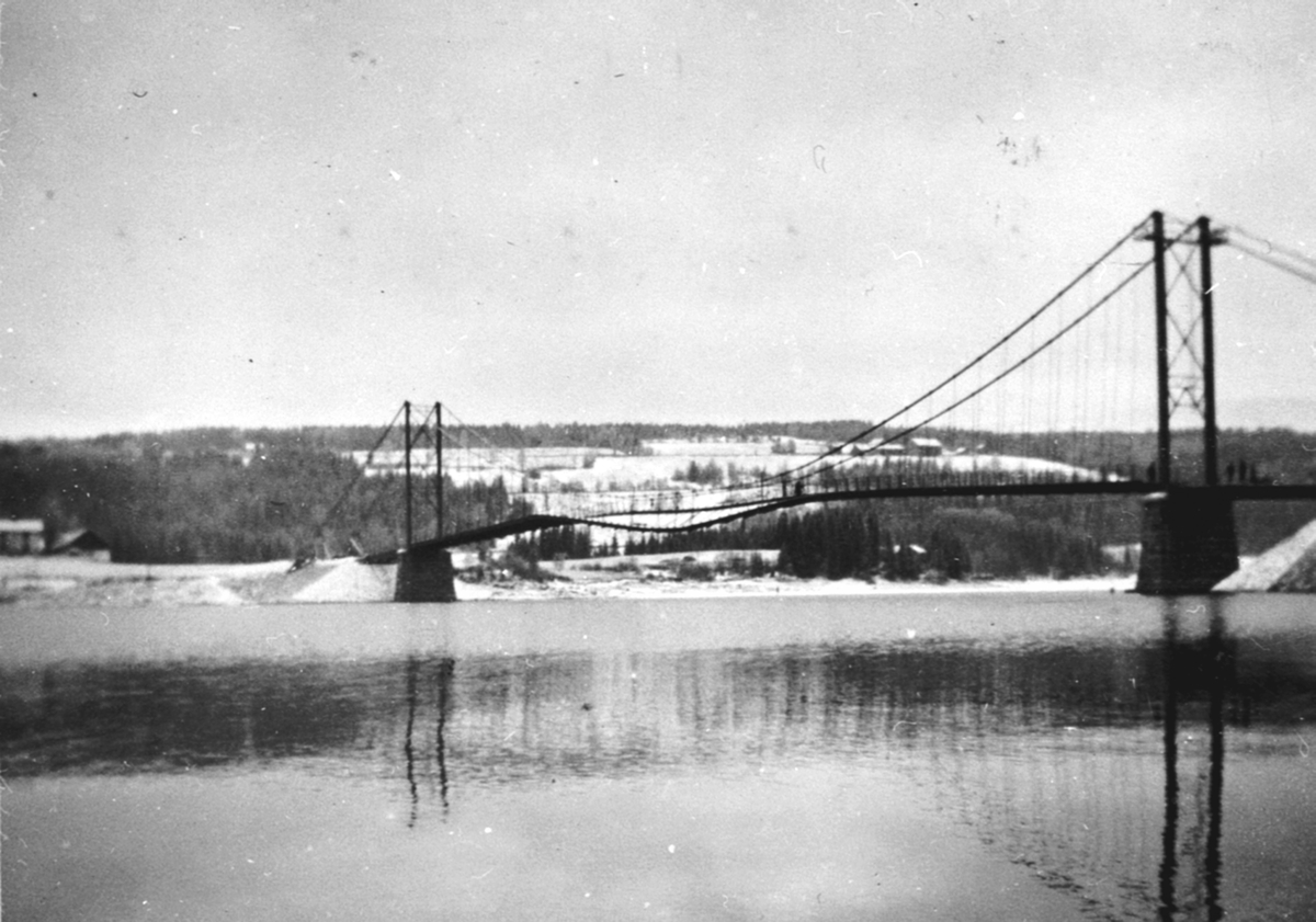 Anno Domkirkeodden, Framnesbrua, Brumunddal. Skade på brua under bygging.