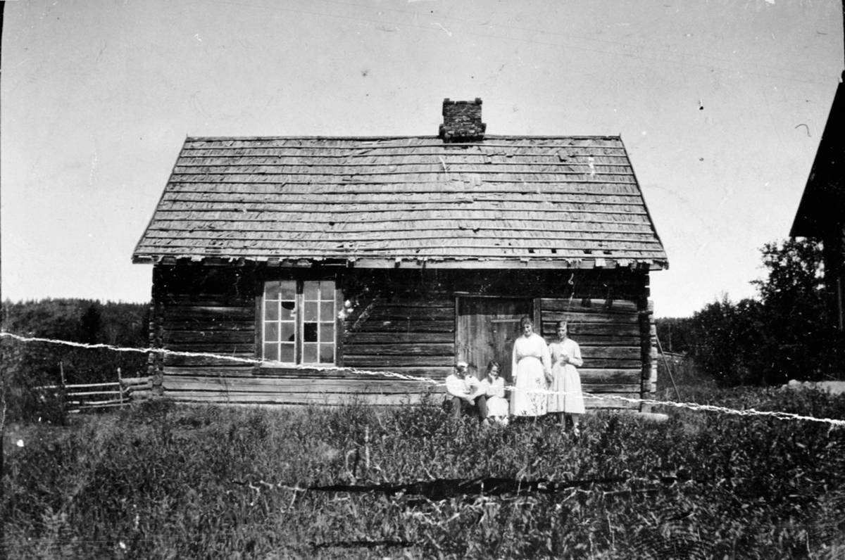 Anno Domkirkeodden, Gamle huset i Harkerud på Hovinsholm, Helgøya.