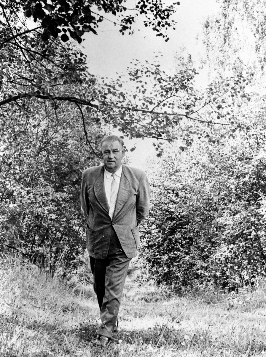 Anno Domkirkeodden, Alf Prøysen i Præstvægen, Rudshøgda, Ringsaker. Foto, Johan Brun, 1961, kopirett.