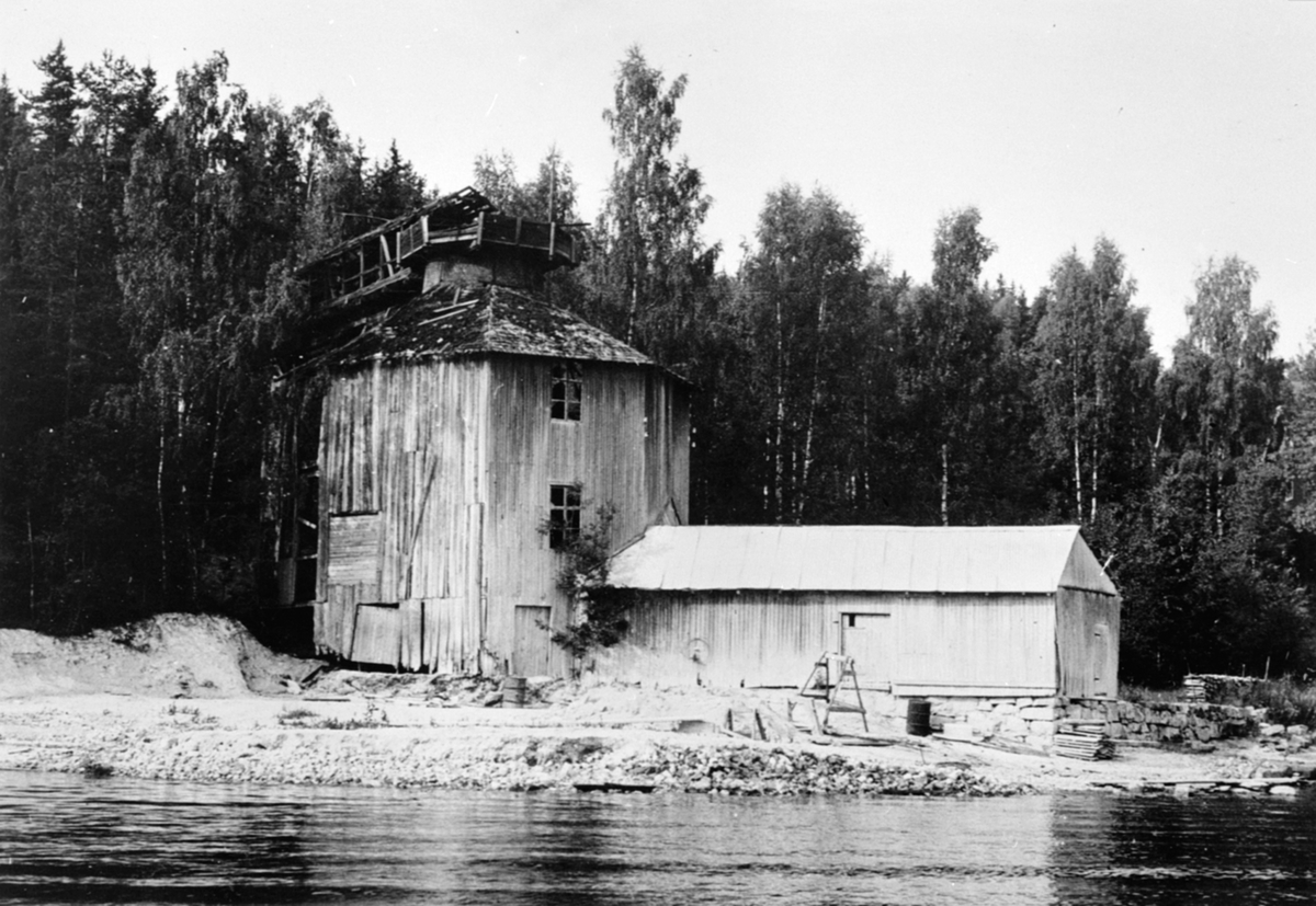 Anno Domkirkeodden, Lodvikens kalkbrenneri. Fagervik kalkbrenneri, midtre ovn i Bergevika, Helgøya.