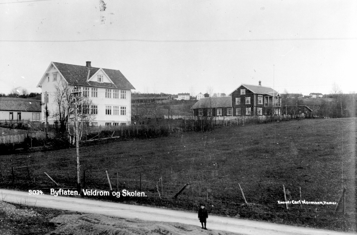 Anno Domkirkeodden, Kirkekretsen skole og Veldrom forsamlingslokale på Byflaten, Veldre, Ringsaker.