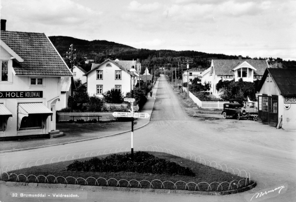 Anno Domkirkeodden, Veldresiden, Brumunddal, Byflatevegen, O.Hole kolonial, Bro bilverksted.