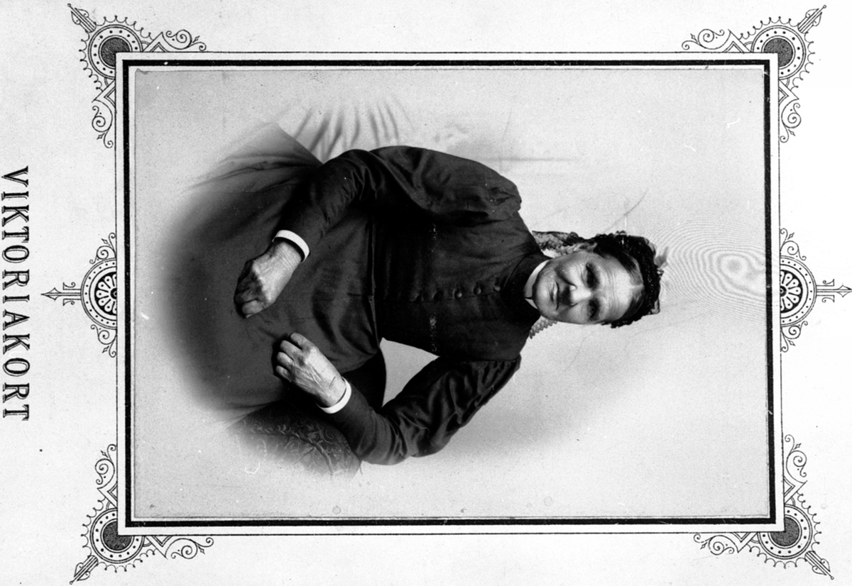 Anno Domkirkeodden, Portrett, Madame Flisager, høyt skattet kokke i større selskap på Hedmarksbygdene og i Hamar i 1880-90 årene. Ringsaker.