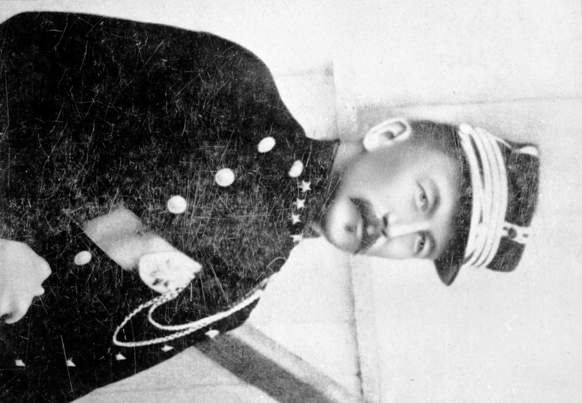 Anno Domkirkeodden, Portrett, rittmester Bertil Hanssen Dehlie i uniform, F:23. 07. 1847, Furnes. Gift m/Agnes Ile.