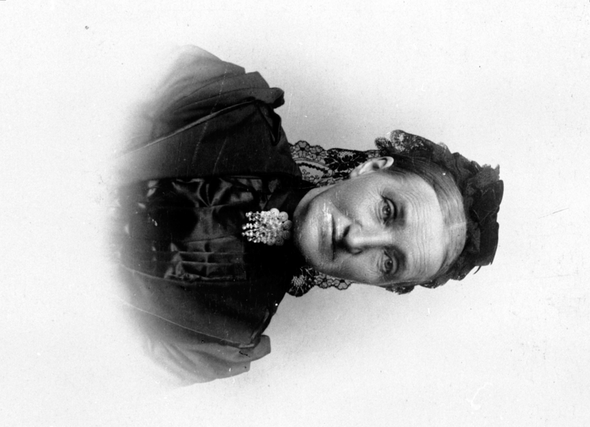 Anno Domkirkeodden, Portrett, Kari Jacobsdatter Frogner, F: 25. 03. 1834 - D:05. 12. 1915, Bjørge, Furnes. Gift m/Ole Halvorsen Kluge.