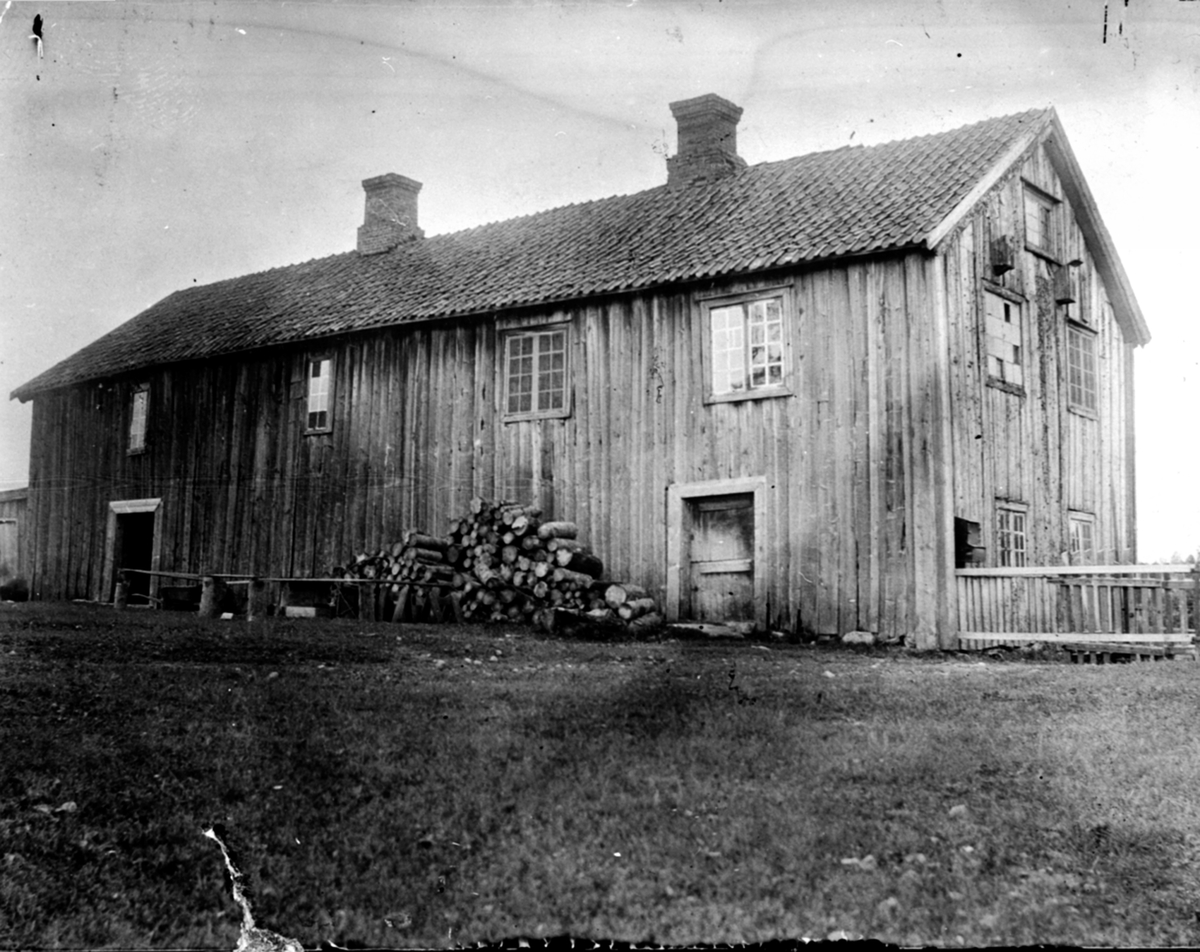 Anno Domkirkeodden, Eksteriør, panelt gammel bygning på Lund Nordre, Furnes.