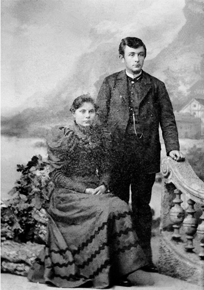 Anno Domkirkeodden, Portrett av ekteparet Grethe Pedersdatter Simenstad (1878-1960) og Johan Axel Helfred Kise (1876-1957) fra Kise nordre, Nes, Hedmark.