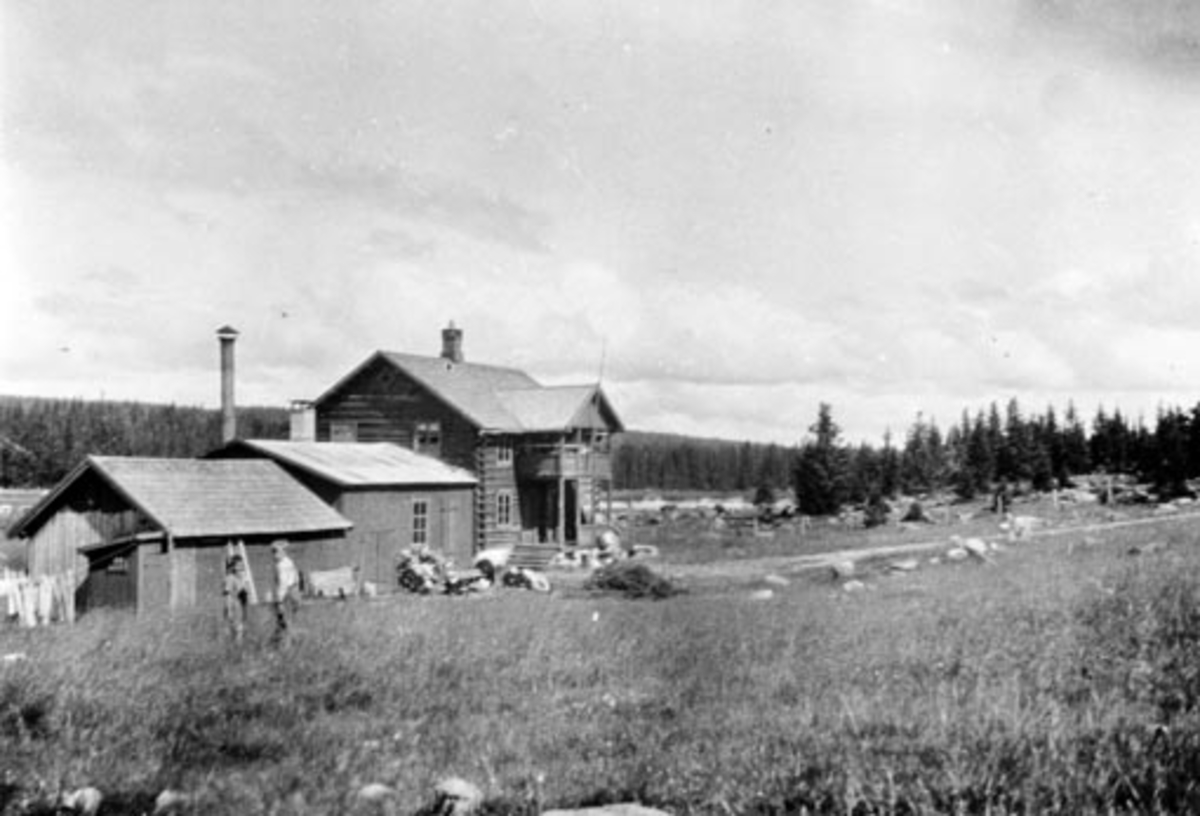 Anno Domkirkeodden, Eksteriør, Helmer Husebys meieri på Olshølen, Ringsakerfjellet.