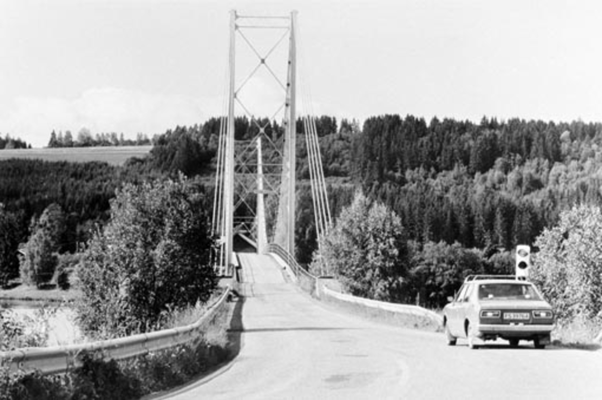 Anno Domkirkeodden, Gamle Framnesbrua med trafikklys, riksveg 212 mot Nes, Hedmark.