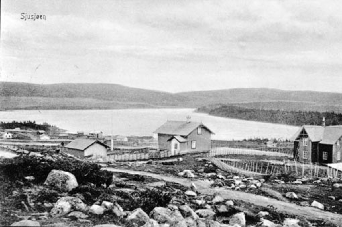 Anno Domkirkeodden, Oversikt, Sjusjøen, seter i forgrunn.