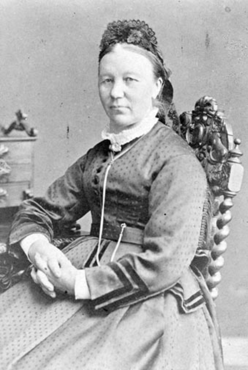 Anno Domkirkeodden, Berthe Olsdatter Røberg (1821-1883), Svennerud, Helgøya. Gift med Olaus Andreas Røberg (1821-1878). De ga grunnen til kirketomt på Helgøya.