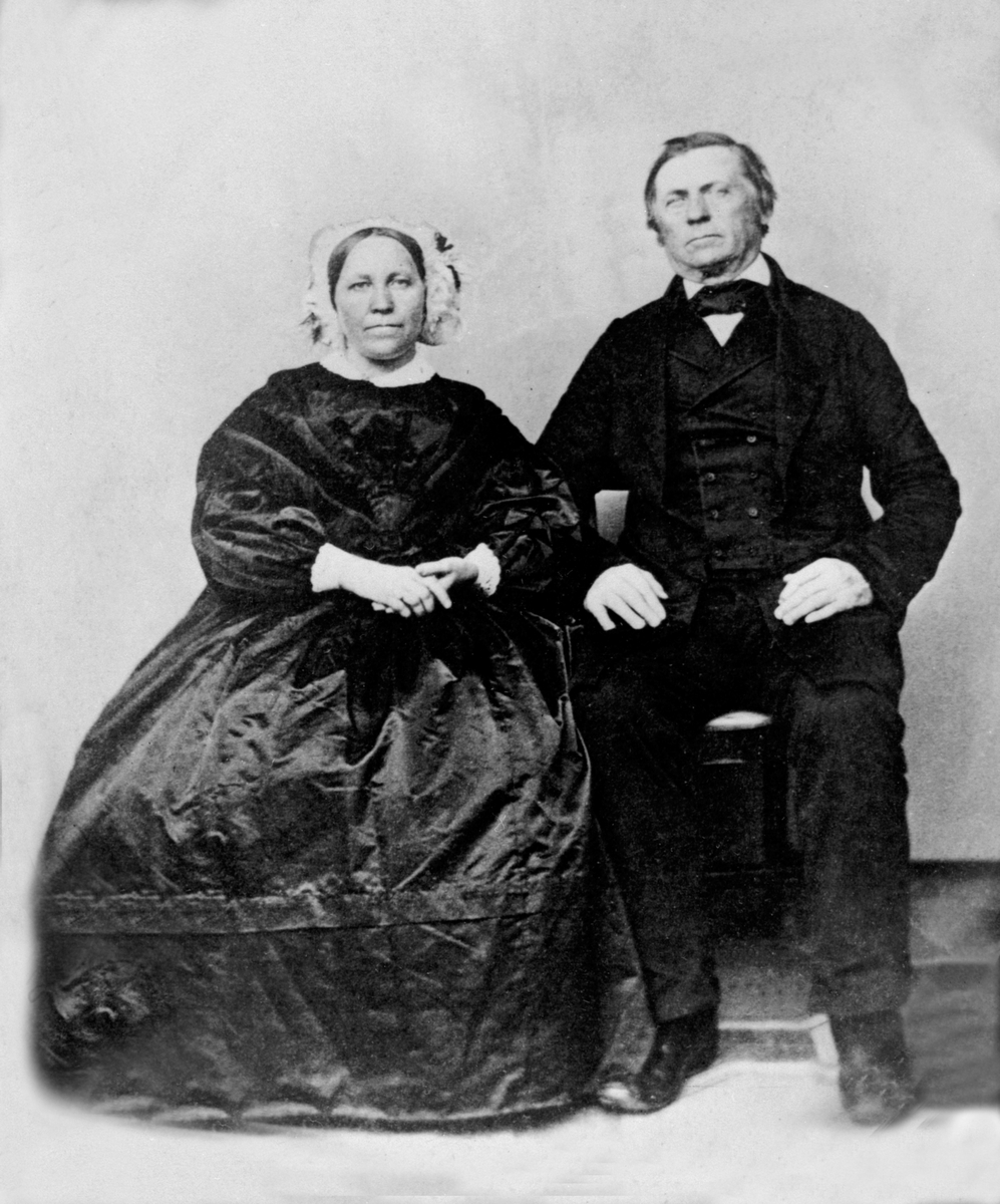 Anno Domkirkeodden, Ekteparet Anne Marie Gudmundsdattter Mæhlum (1818-1897) og Even Jensen Mengshoel (1807-1883), Nes, Hedmark.