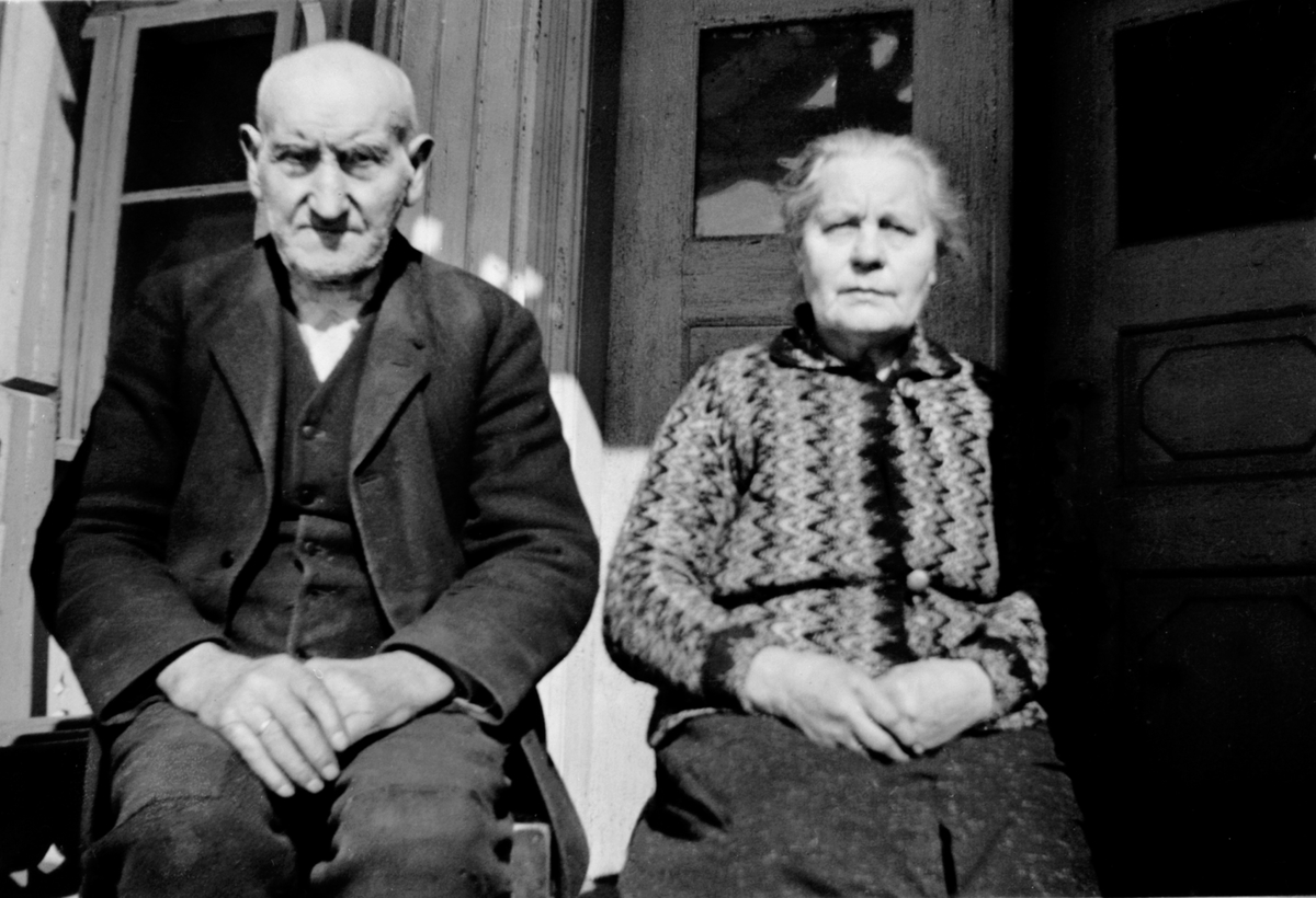 Anno Domkirkeodden, Ektepar. Karl Drager (1855-1943) og Mathea Drager (1869-1950). Hun er født Lysrud og søster til hans første hustru. Helgeby Meieri, Nes, Hedmark.