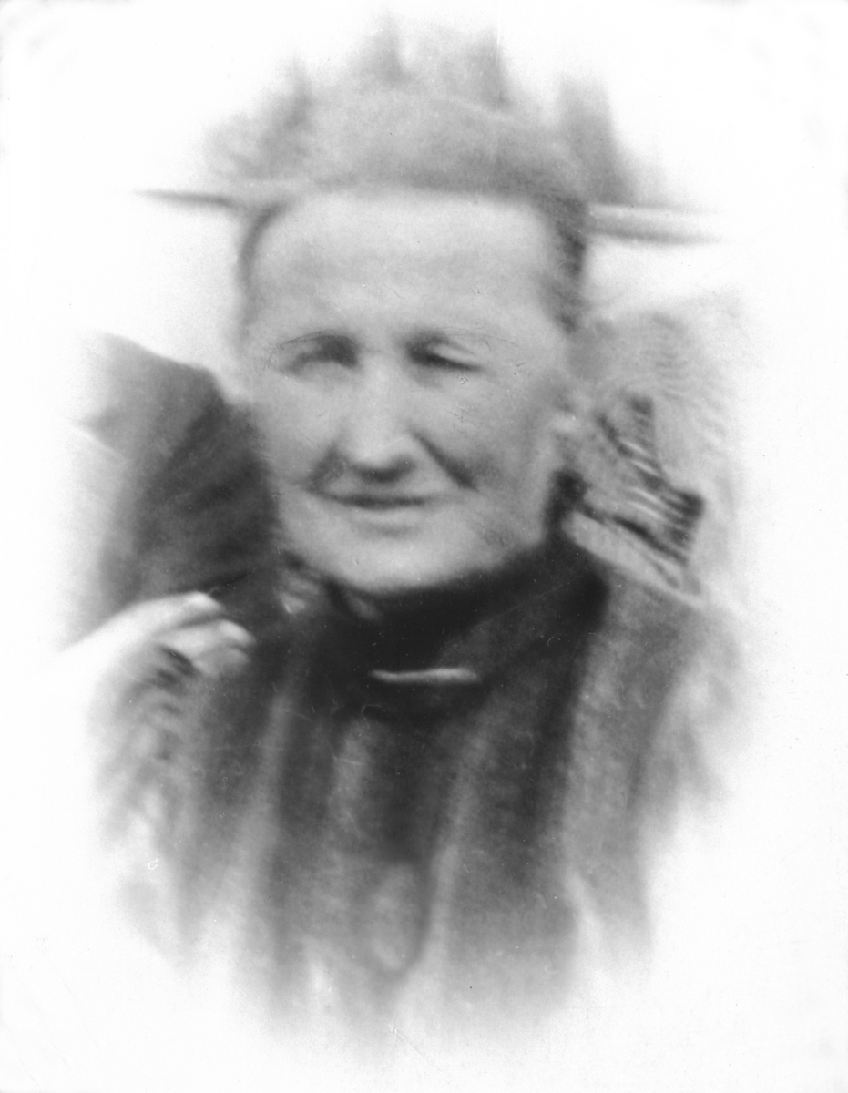 Anno Domkirkeodden, Portrett av Amalie Wedriksdatter Smedstuen (1856-1920) Smedstuen nedre, Nes, Hedmark.