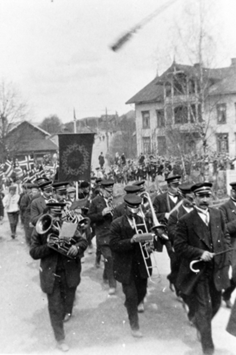 Anno Domkirkeodden, 17 mai tog, korps i forgrunn, Linderud, Moelv.