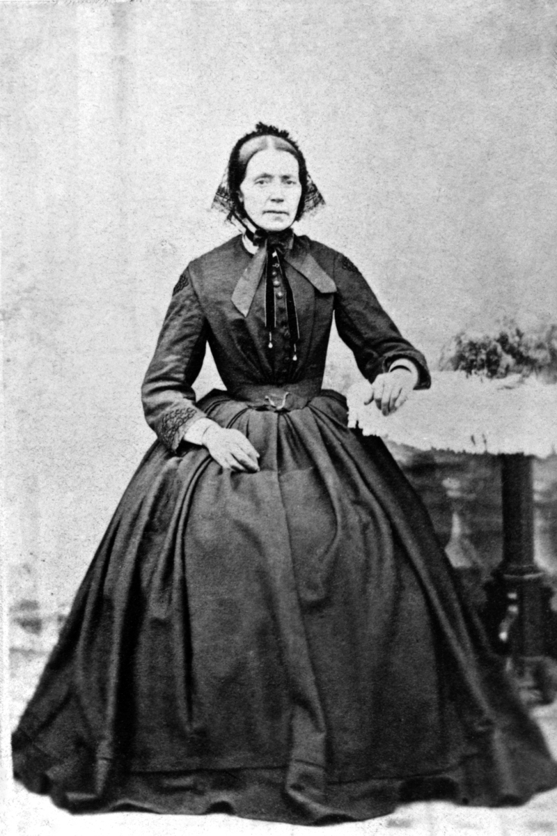 Anno Domkirkeodden, Portrett av Helene Bjørnsdatter Solbjør (1823-1876). Gift med Lars Helgeby, Høiby, Nes, Hedmark.