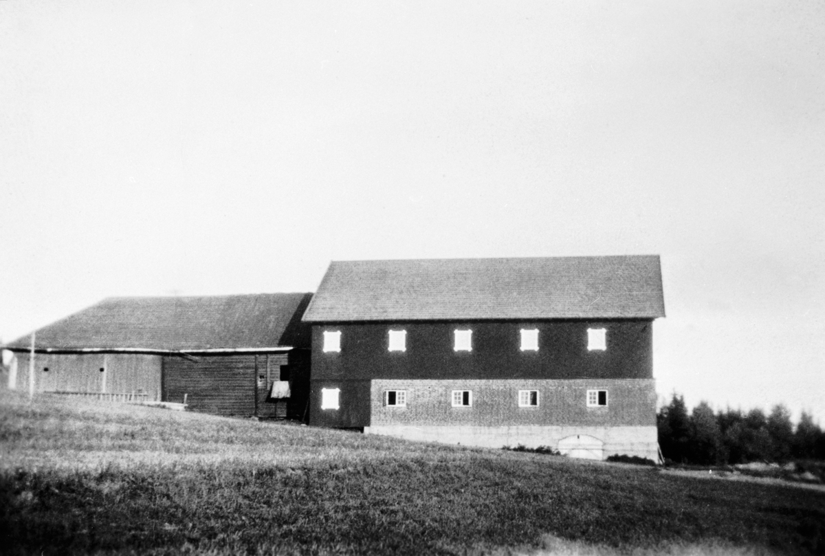 Anno Domkirkeodden, Gamle låven og fjøset på Sandvold, Nes, Hedmark.