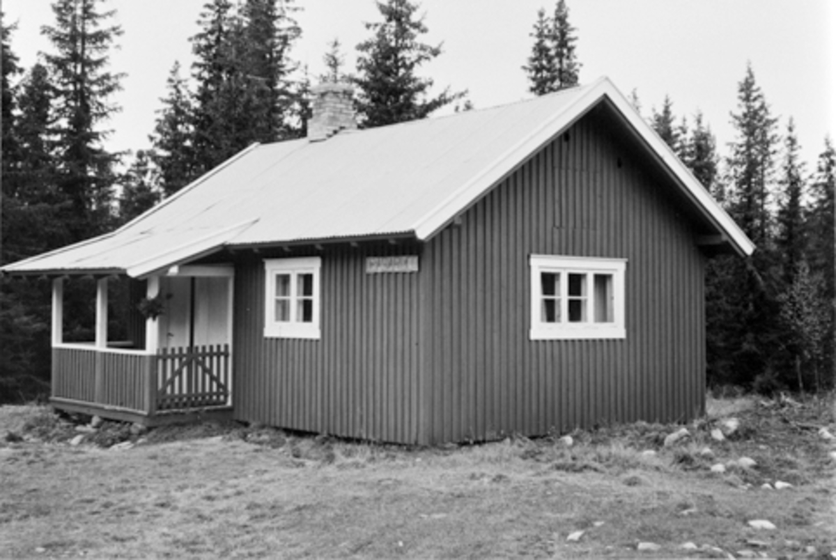 Anno Domkirkeodden, Eksteriør, Basarud, tømmerkoie, Furnes Almenning.