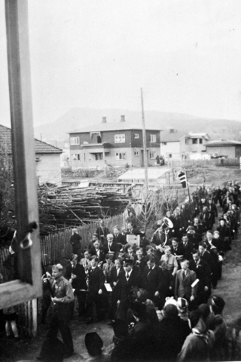 Anno Domkirkeodden, Speidertog, plassen utenfor B. Torgerhagens sportsforretning, Brumunddal.