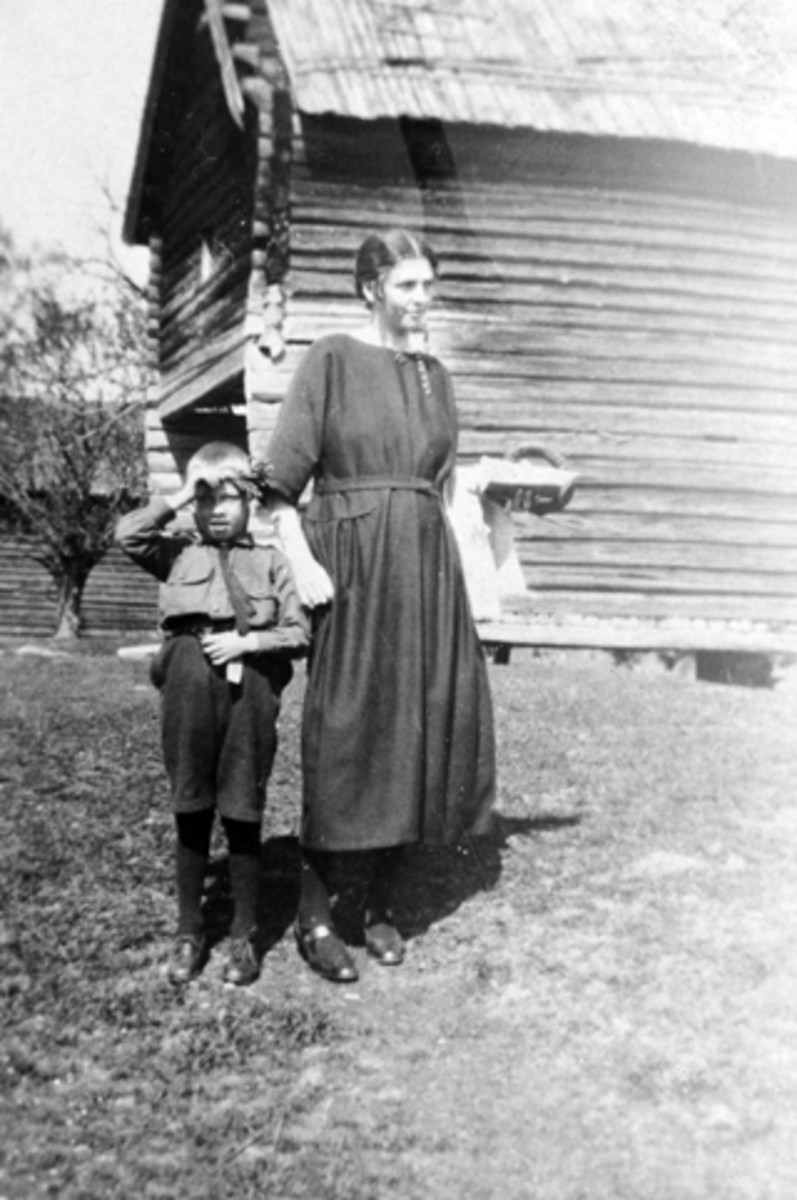 Anno Domkirkeodden, Erling (1915-1988) og Anna Margrethe (1892-1980) Feiring, Bjørnstad, Nes, Hedmark.