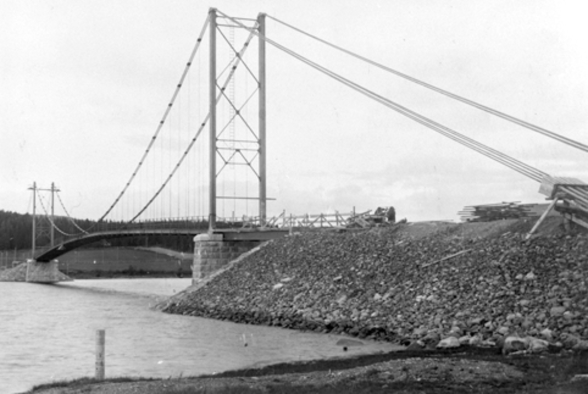 Anno Domkirkeodden, Framnesbrua under bygging, Ringsaker.