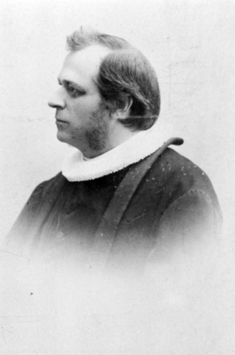 Anno Domkirkeodden, Portrett, pastor Nils Krog Rasmussen.