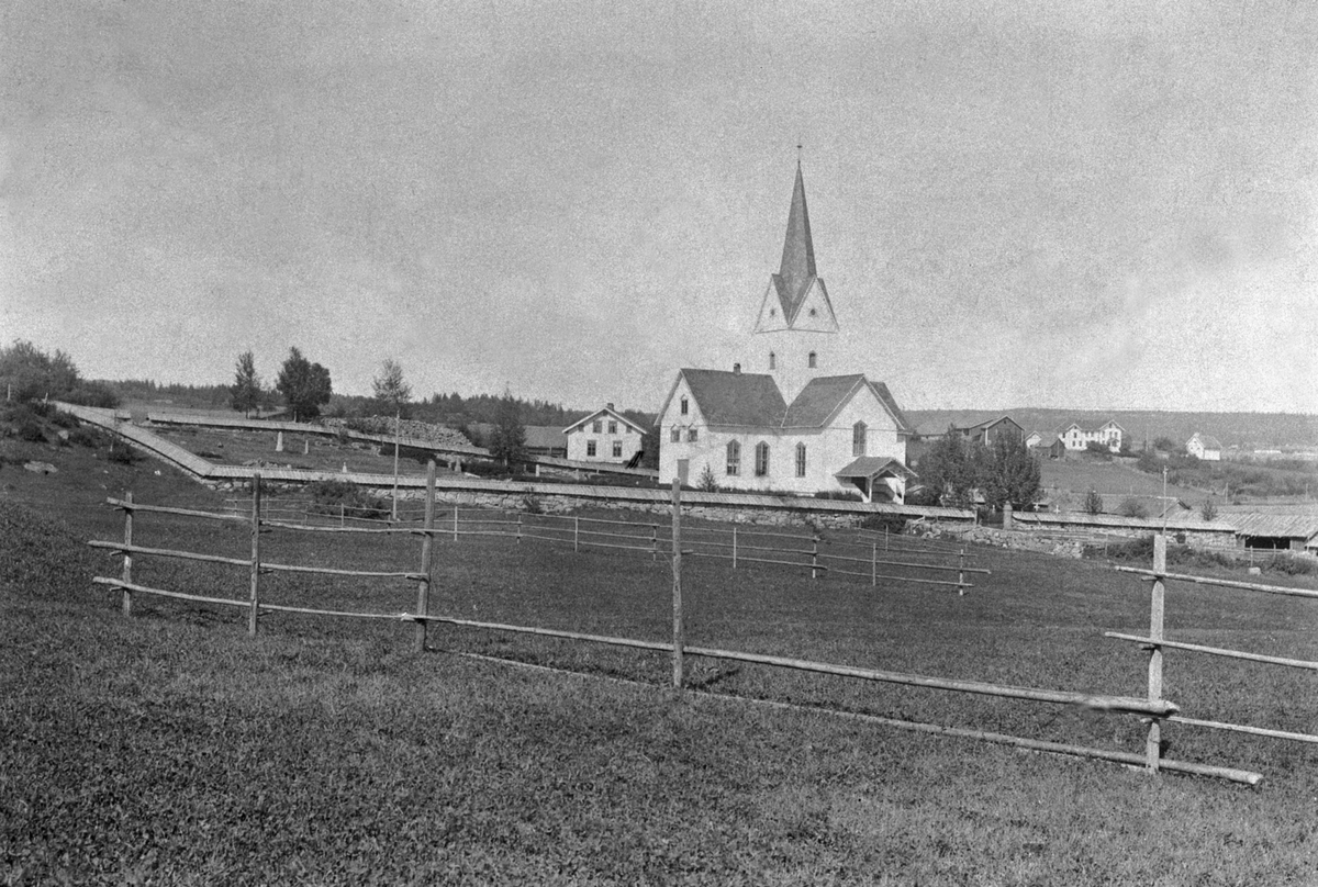 Anno Domkirkeodden, Eksteriør, Veldre kirke, Ringsaker. Steinmur. Staller.