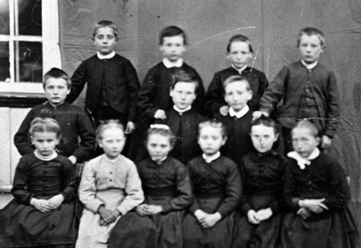 Anno Domkirkeodden, Elever ved aftenskolen på Skarpno skole, Ringsaker. Ca. 1870.