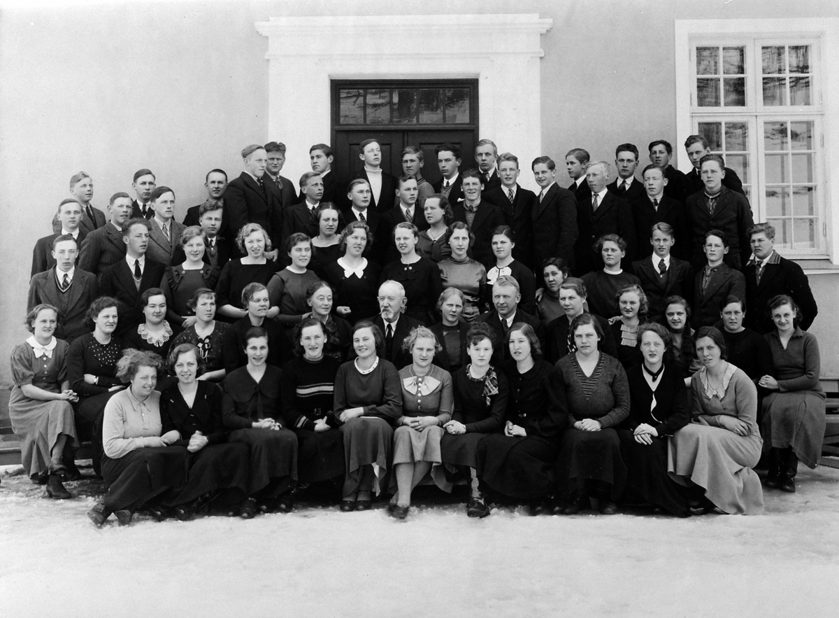 Anno Domkirkeodden, Ringsaker Fylkesskole, elever og lærere, 1935-1936.