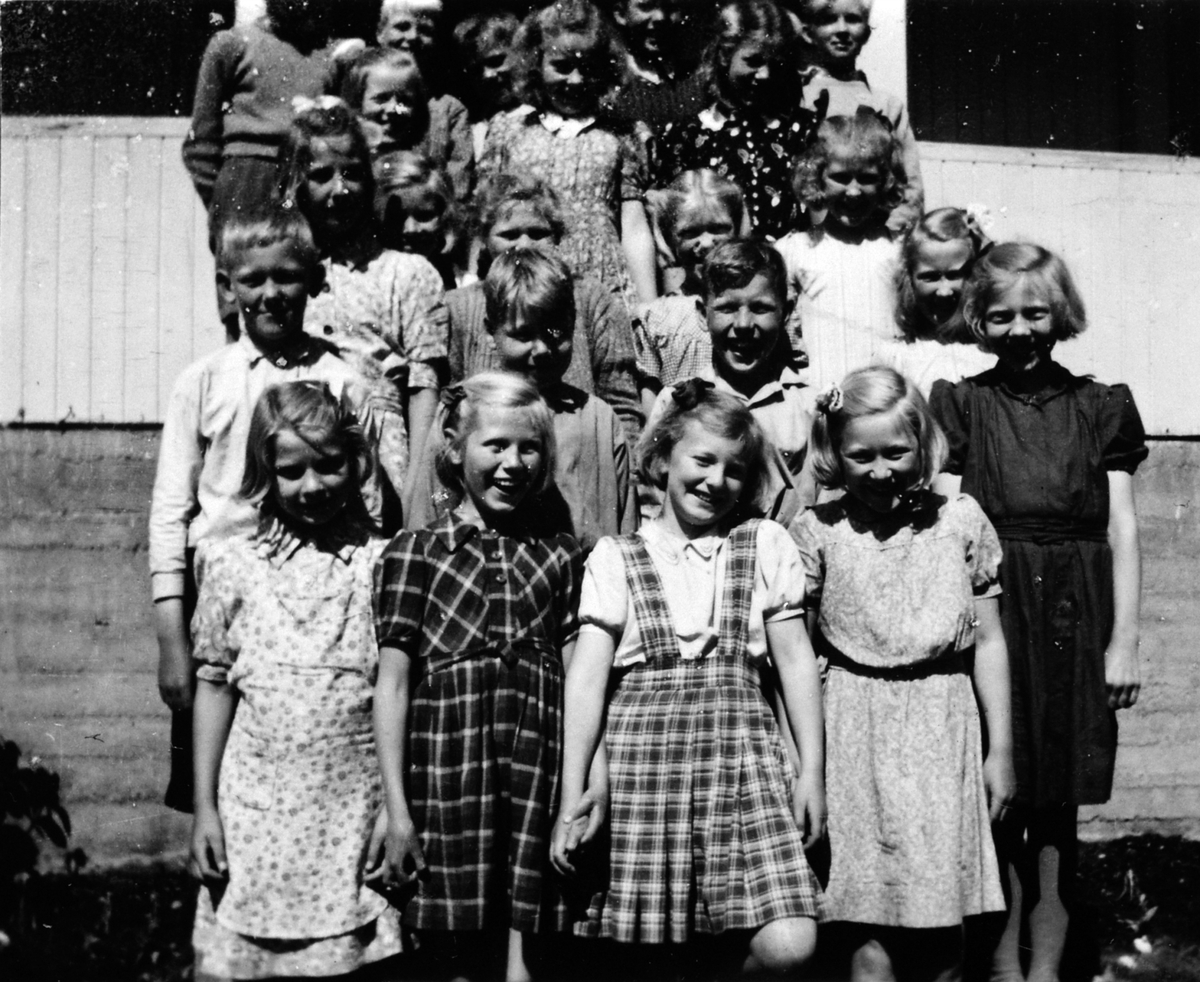 Anno Domkirkeodden, Elever ved Furu skole, Veldre, Ringsaker i 1946-47.