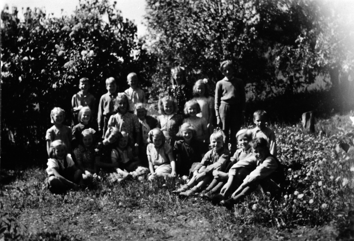 Anno Domkirkeodden, Elever ved Furu skole, Veldre, Ringsaker i 1946-47.