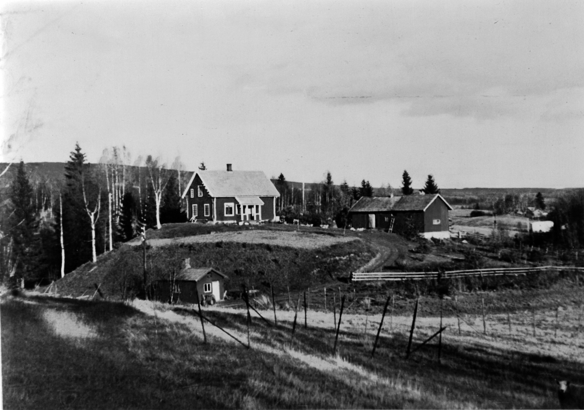 Anno Domkirkeodden, Hugås i Nydal, Furnes. Bolig til smed Johan Berg, satt opp i 1933, revet da nye E6 ble bygd.