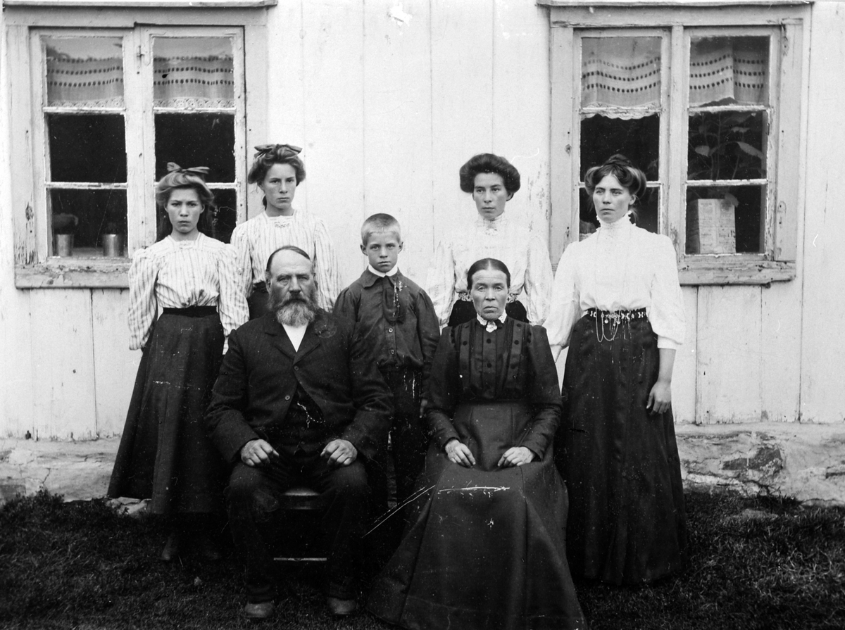Anno Domkirkeodden, Familiegruppe, ukjent personer, Nes, Hedmark.