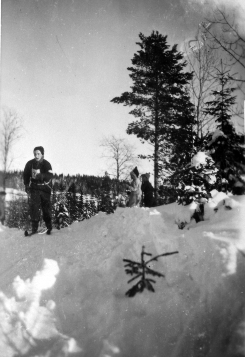 Anno Domkirkeodden, Kretsmesterskap i 1948, Veldre, Ringsaker. Trygve Sønsteby (F. 1921) i farta ved Rognlien, han vant pokal til odel og eie.