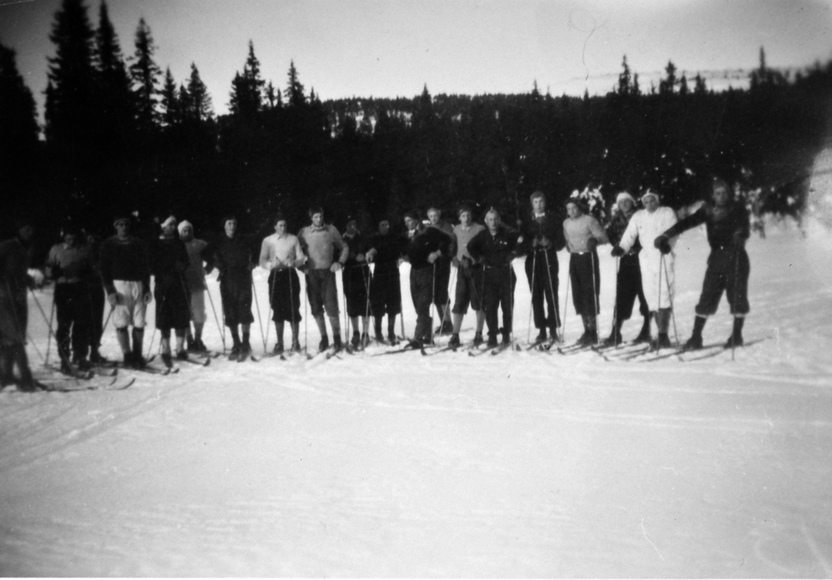Anno Domkirkeodden, Skisamling, stor gruppe skiløpere, ukjente.