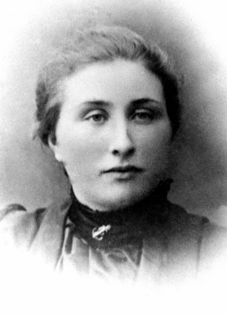 Anno Domkirkeodden, Portrett av Marie Faugli født Smedstuen (1885-1962), Fauglie, Ringsaker.