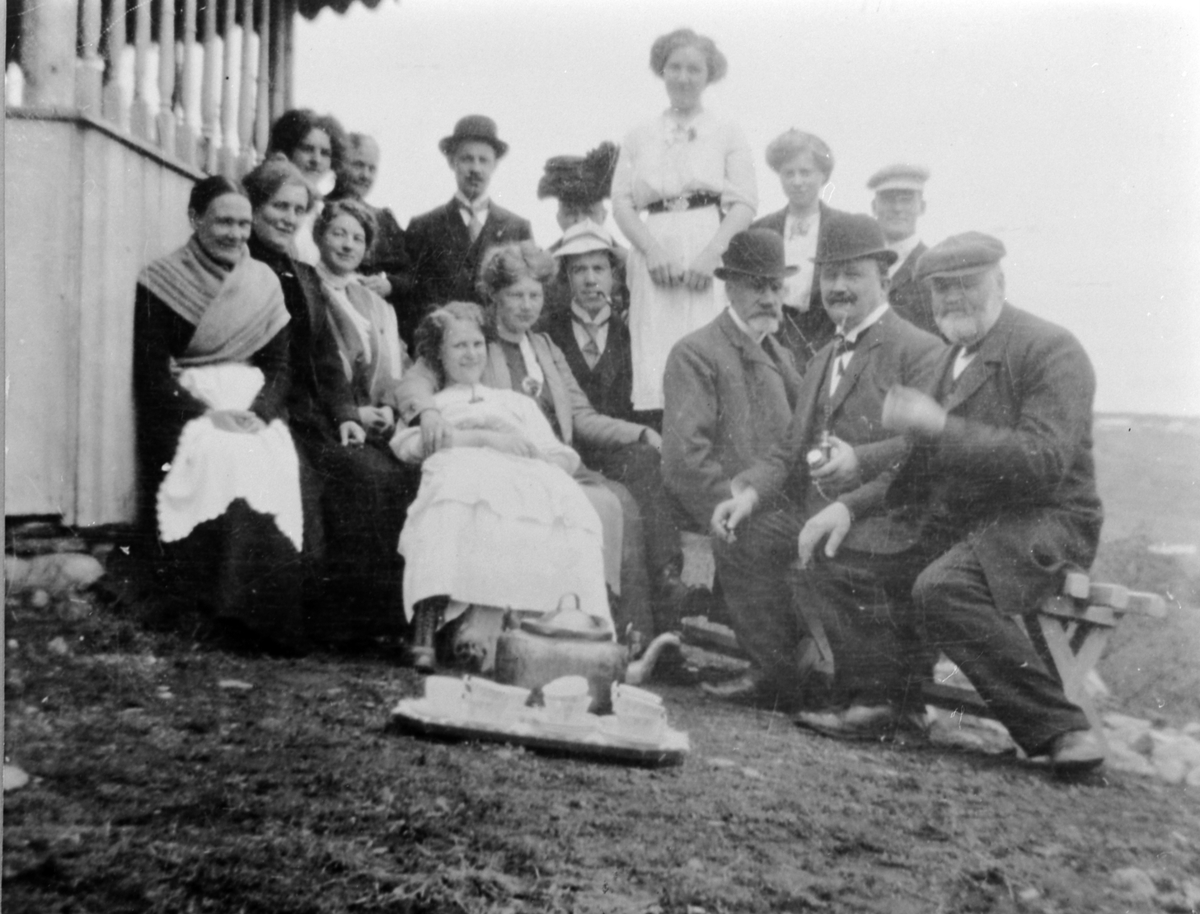 Anno Domkirkeodden, Gruppe personer, Simenstad, Veldre, Ringsaker.