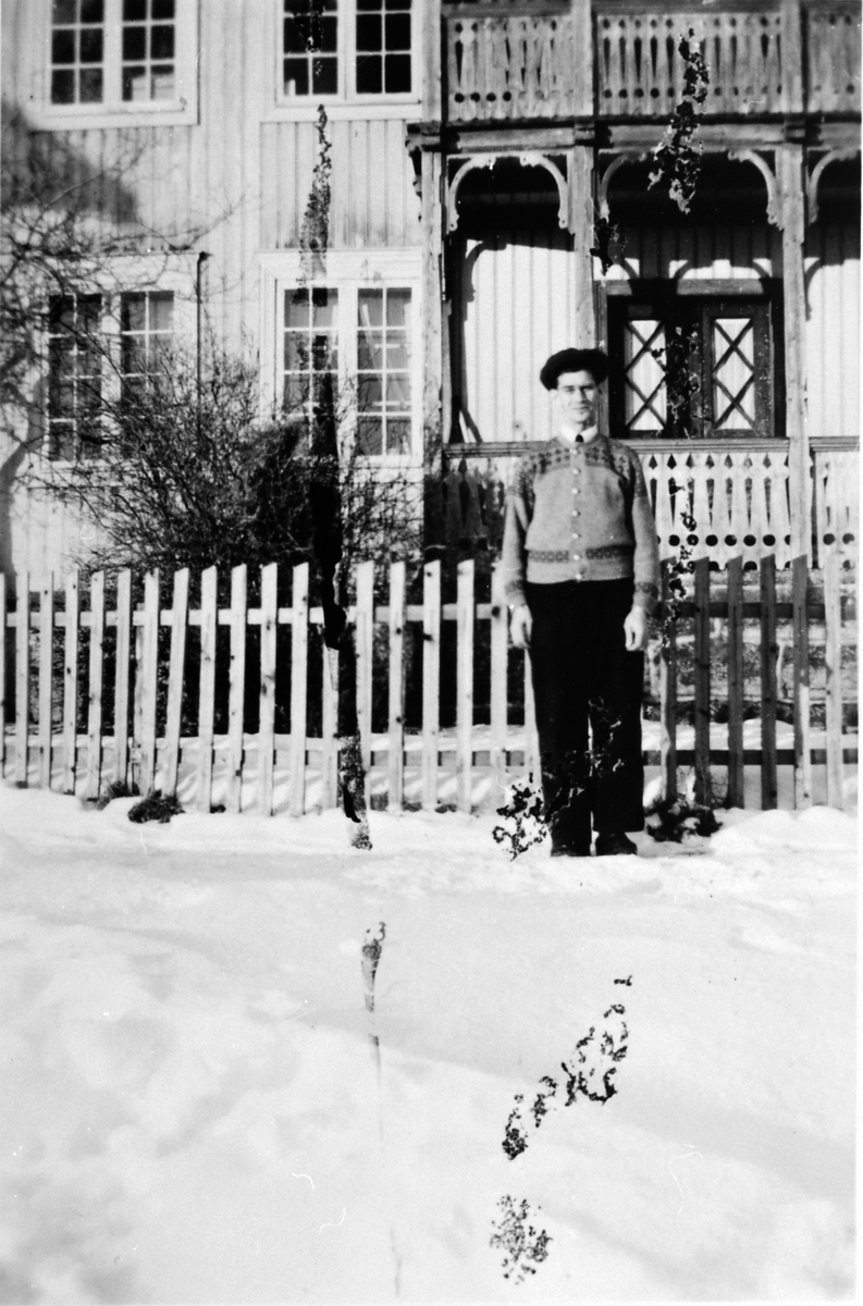 Anno Domkirkeodden, Hovedbygning , Gårum gård, pleiehjem, Nes, Hedmark. ukjent person, 1946.