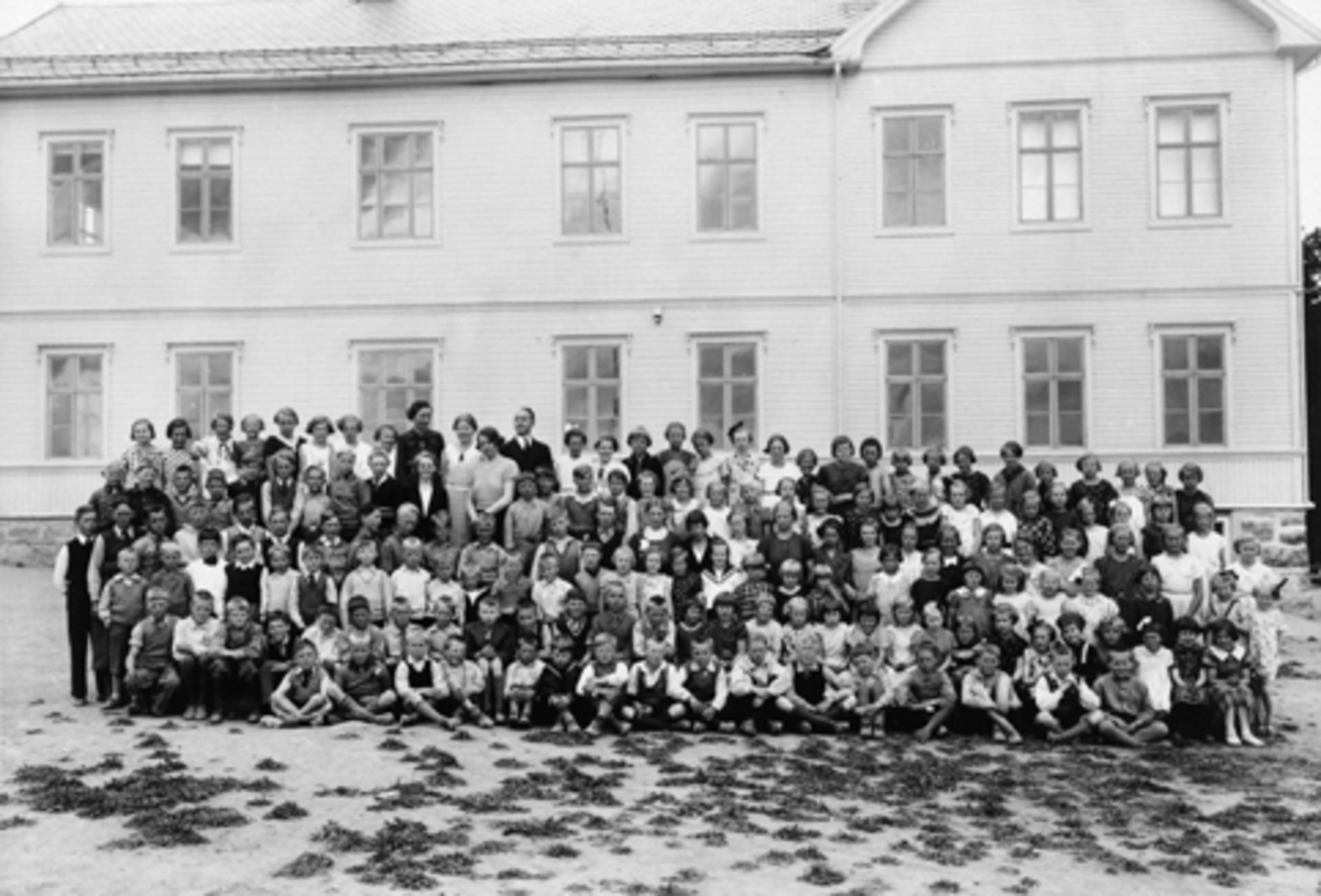 Anno Domkirkeodden, Skoleklasser og lærere. Ukjent sted.